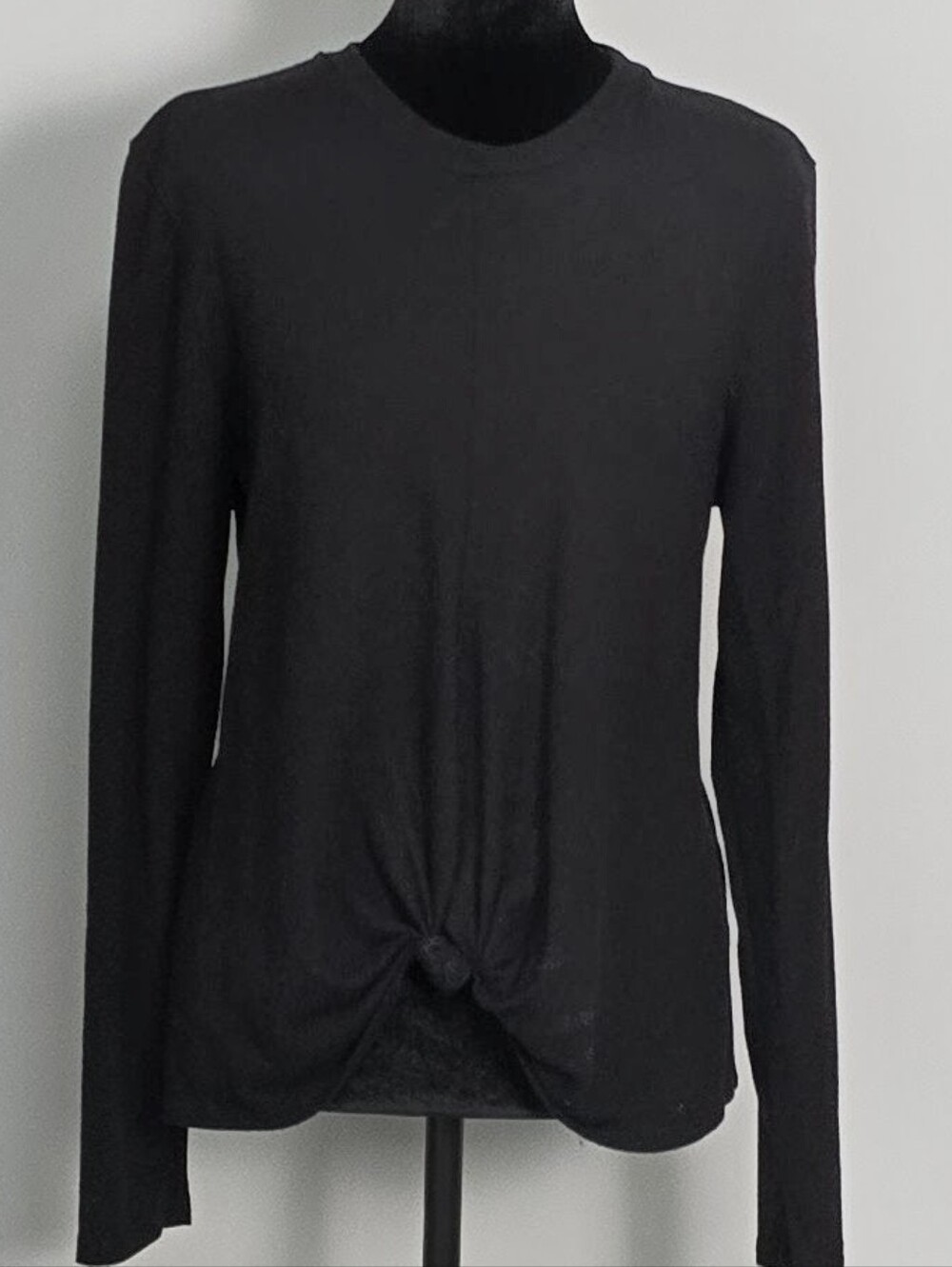 Herizon Long-Sleeve Black Knot Front Top
